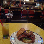 ヴィレッジヴァンガード ダイナー - ﾊﾜｲｱﾝﾛｰﾗｰｺｰｽﾀｰﾊﾞｰｶﾞｰ、ジャングルファンタジー