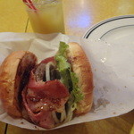 ヴィレッジヴァンガード ダイナー - ﾊﾜｲｱﾝﾛｰﾗｰｺｰｽﾀｰﾊﾞｰｶﾞｰを紙袋に入れて♪