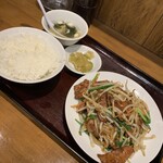 龍海閣 - ニラレバニラ炒め定食750円。