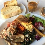 Brasserie BASEL - ミニスープは熱々のミネストローネ。