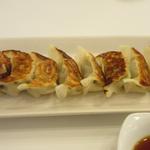 想夫恋 - 餃子３３０円は一口サイズのミニ餃子が８個、臭いのしないミニ餃子なんで女性の方や仕事途中の方でも大丈夫ですよ。