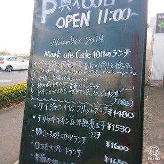 h Mark Ole Cafe - 表の黒板。11月のところ10月とかいてる・・間違い発見！