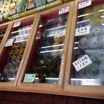 城崎屋 - 木箱にぎっしり