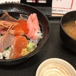 Shioya - 海鮮丼 ご飯少なめ