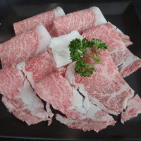 米沢牛黄木 金剛閣 すき焼き しゃぶしゃぶ 毘沙門 - 米沢牛極上すき焼きコース（６，３００円）の肉（１３０ｇ）