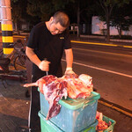 鴻羊居 - 店頭でバラします。羊頭羊肉間違いなし！