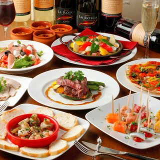 为聚会增添气氛的套餐从 5,000 日元起，包括 2 小时的无限畅饮。