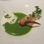 ラール・エ・ラ・マニエール - クワイと甘エビと生ハムの香りをつけたミルクのムース。