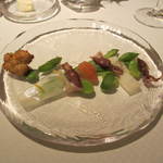 ラール・エ・ラ・マニエール - 前菜2品目です。ホタルイカやウドなどが。揚げたブロッコリーも。
