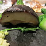 ラール・エ・ラ・マニエール - 肉厚な埼玉県産シイタケ。