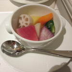 ラール・エ・ラ・マニエール - 付け合わせの野菜のポトフ。見た目もきれい。