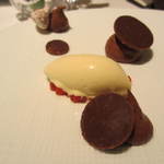 ラール・エ・ラ・マニエール - アイスの下にはイチゴが。