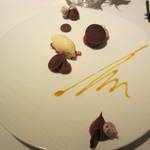 ラール・エ・ラ・マニエール - デザートです。トンカ豆のアイスにチョコレート。