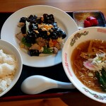 Mam Puku - 木耳炒め定食セット900円