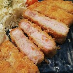 天城黒豚の店 橋本ホルモン - 高座豚のロース？は150gを目安にカットするそう。