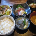 しらすや - カンパチ刺身とイナダのバター焼き定食