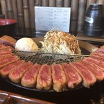 うし寅 - 牛かつは普通の厚さで