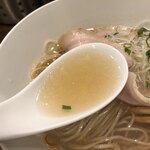 創作麺工房 鳴龍 - 太い出汁のスープ