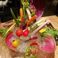 AWkitchen figlia 渋谷スクランブルスクエア - 作り直してくれた農園バーニャカウダ。此でテーブル一杯です(^^;