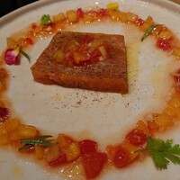 AWkitchen figlia 渋谷スクランブルスクエア - コースの平目とサーモンのミルフィーユ柿ビネグレットソース。