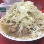 ラーメン 麺徳 - 豚は野菜の下に埋蔵されている