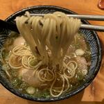 おぎ野 - 焼豚麺
      麺リフト