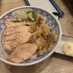 磯丸水産 - 炙りサーモン穴子丼