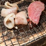 めしの助 - ひいか・まぐろほほ肉の炭焼き