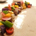 ミマキ - 前菜→本マグロ、真蛸、紋甲イカ、野菜に黒タプナードソースを添えた至極の一品♪