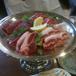 サッポロビール園 開拓使館 - 器もゴージャスなサフォーク盛り合わせ