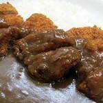 カレー　や - 食べやすいように小さくカットされています