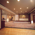 丸仙浜宿 - 民宿のホールです。