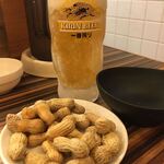 林家 - 茹で落花生と、生ビール