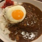 牛舎 - 「ハンバーグ(300g)カレー」1,730円+「目玉焼きトッピング」100円