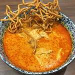 タイジンジャー - カオソーイ　揚げ麺がインパクト大