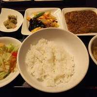 味の中華 羽衣 銀座本店 - 「魚香茄子と木須肉のハーフ&ハーフ（￥900）」
