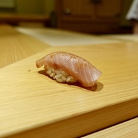 鮨 さかい - ［2019/10］寿司③ 昆布森産ぶりのづけの握り