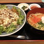 Okinawaiｔyaribasakaba akayura - タコライス定食