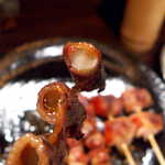 Binchoutankushiyaki Tanabe - 牛ごぼうは、丸のままのごぼうを、薄切り牛バラ肉で巻いて焼き上げた一品