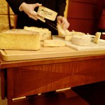 レ セゾン - chariot de fromages Bernard Antony