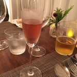 サラマンジェ ド ヨシノ - フォアグラに合わせてロゼスパークリングのサービス（すでに飲んでるし＾＾；）