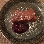 サラマンジェ ド ヨシノ - 濃厚なチョコレートケーキ