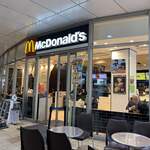 McDonald's - 2019/11 ＪＲ川崎駅西口から徒歩１、２分のところにあるオフィス、ショップ＆レストラン、シンフォニーホールの施設を備えたランドマークタワー ミューザ川崎 の１階入り口にある マクドナルド 川崎ミューザ店