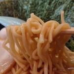 横浜家系ラーメン なるは家 - 麺 リフト