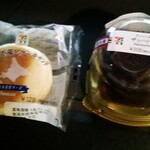 セブンイレブン - 料理写真:ふんわりチーズ蒸しケーキサンド&本格派ザッハトルテ♡