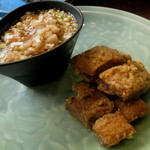 酒中花 空心  - 合鴨のエビ味噌風味唐揚げ　 香辛野菜の赤酢ソースで