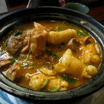 酒中花 空心  - 麩の脂身詰めとモツの火鍋仕立て