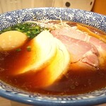 麺屋一燈 - 芳醇香味そば・醤油 880円 クーポン利用で味玉無料