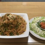 銀華亭 - 「メガナポリタン」4,500円（税込）チャレンジ成功 → 1,500円（税込）〔麺、具、サラダのすべてを30分以内に完食〕