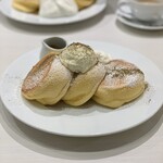 幸せのパンケーキ - 焙じ茶のティラミスパンケーキ（1230円）